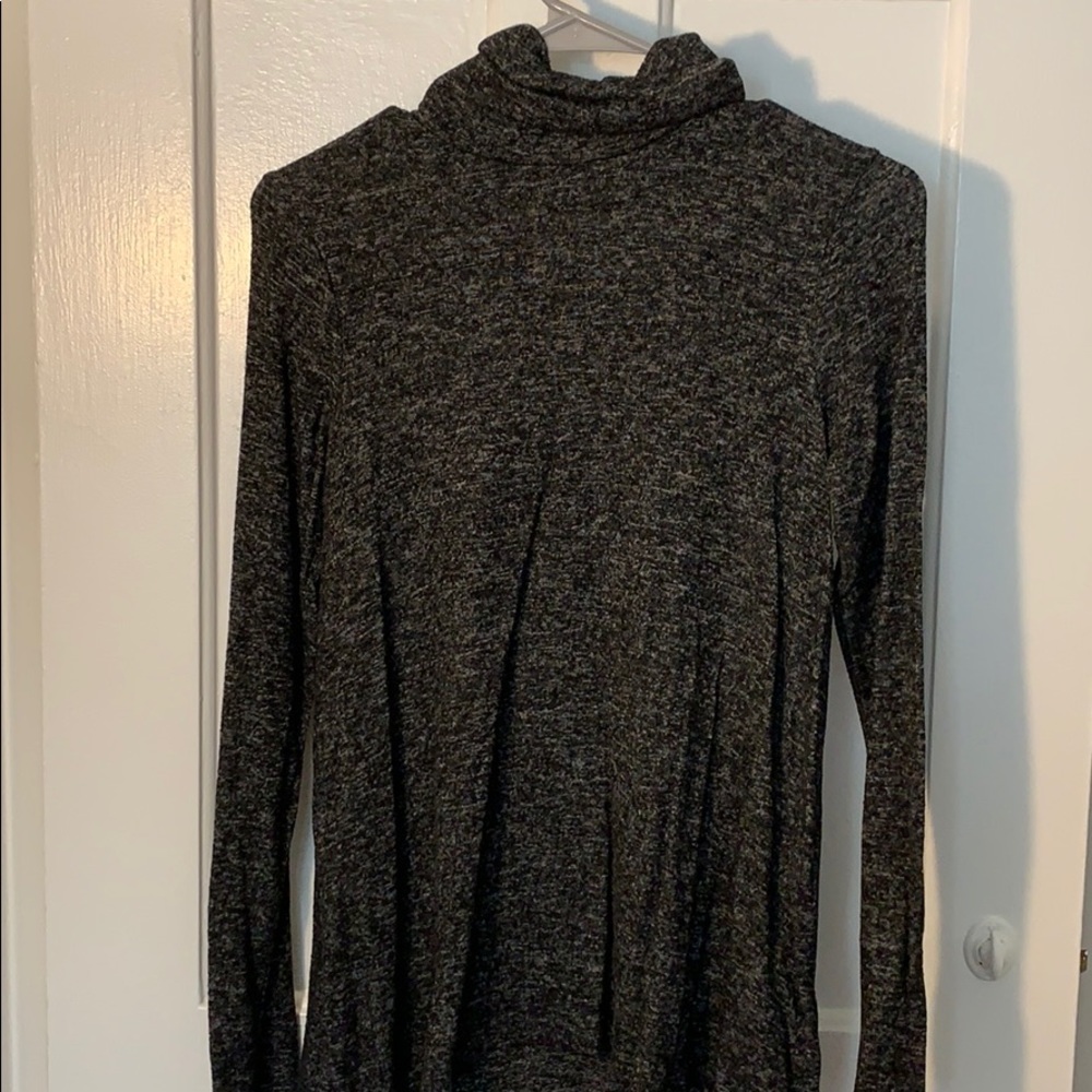 Long sleeve grey turtle neck sweater